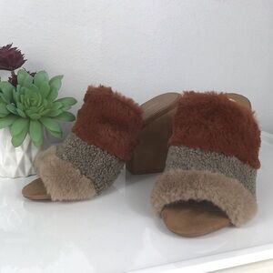 Treasure & Bond Fuzzy Striped Block Heel Mule 7